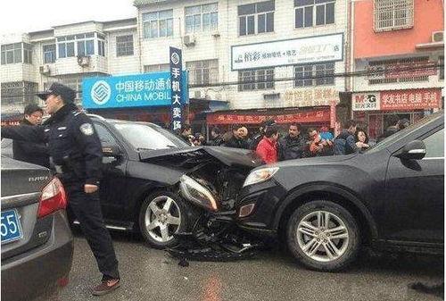 最硬的国产车事故视频,现场震撼画面曝光  第3张